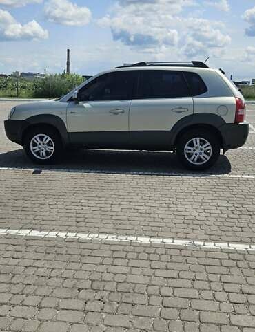 Сірий Хендай Туксон, об'ємом двигуна 1.98 л та пробігом 177 тис. км за 8500 $, фото 6 на Automoto.ua