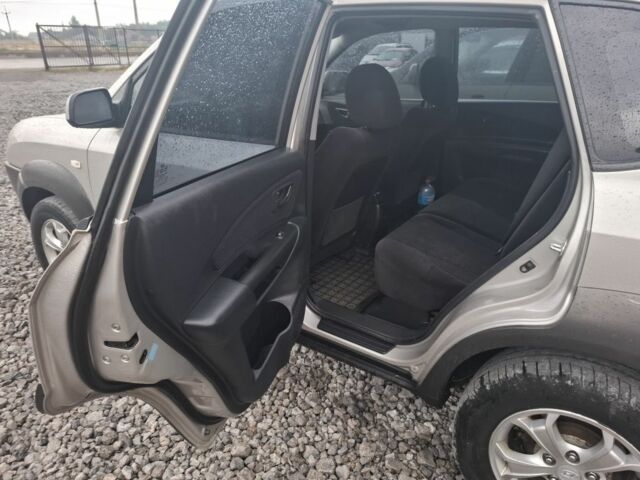 Серый Хендай Туксон, объемом двигателя 2 л и пробегом 136 тыс. км за 8999 $, фото 6 на Automoto.ua