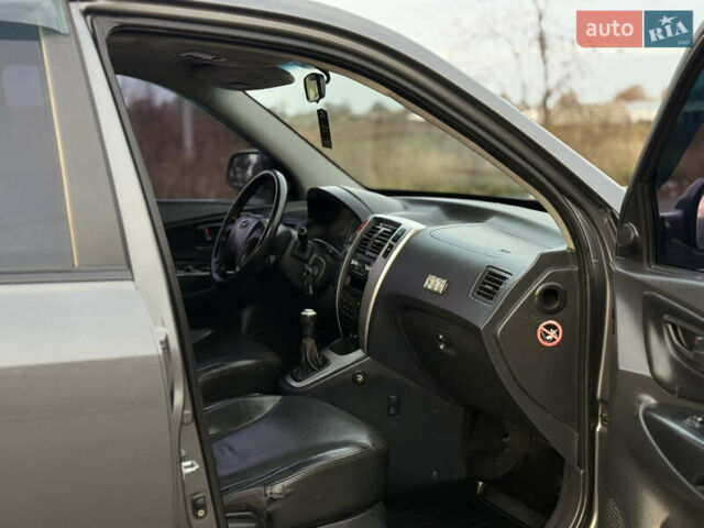 Хендай Туксон 2008 у Мене на Automoto.ua Сірий Хендай Туксон, об'ємом двигуна 1.98 л та пробігом 242 тис. км за 7600 $, фото 17 на Automoto.ua