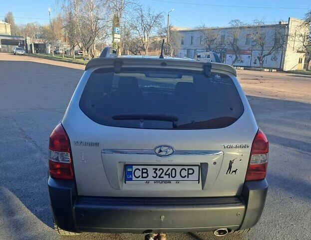 Серый Хендай Туксон, объемом двигателя 1.98 л и пробегом 171 тыс. км за 8350 $, фото 12 на Automoto.ua