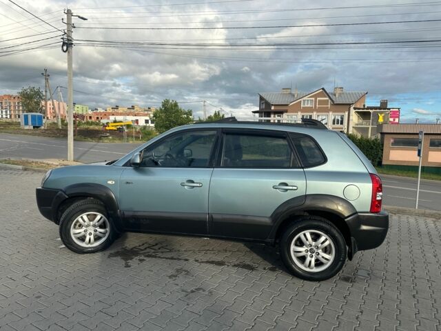 Серый Хендай Туксон, объемом двигателя 2 л и пробегом 240 тыс. км за 6500 $, фото 4 на Automoto.ua