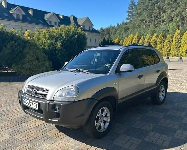 Серый Хендай Туксон, объемом двигателя 1.99 л и пробегом 255 тыс. км за 5800 $, фото 3 на Automoto.ua