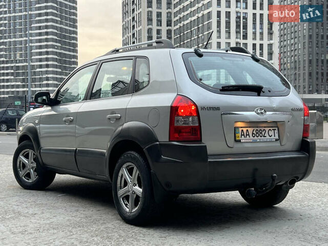 Хендай Туксон 2008 в Киеве на Automoto.ua Серый Хендай Туксон, объемом двигателя 2 л и пробегом 187 тыс. км за 7250 $, фото 23 на Automoto.ua