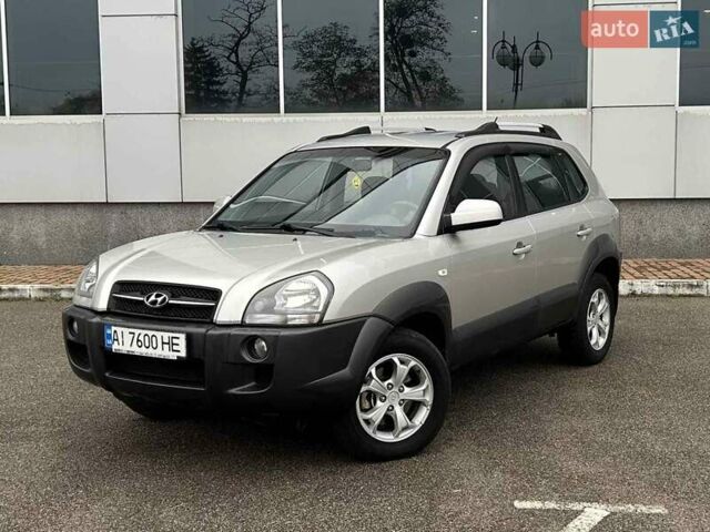 Серый Хендай Туксон, объемом двигателя 2 л и пробегом 263 тыс. км за 7300 $, фото 7 на Automoto.ua