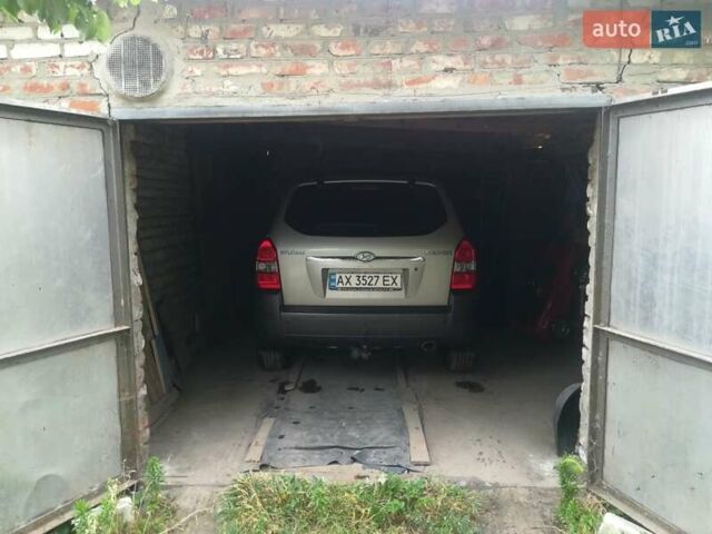 Хендай Туксон 2008 у Полтаві на Automoto.ua Сірий Хендай Туксон, об'ємом двигуна 2 л та пробігом 222 тис. км за 7200 $, фото 31 на Automoto.ua