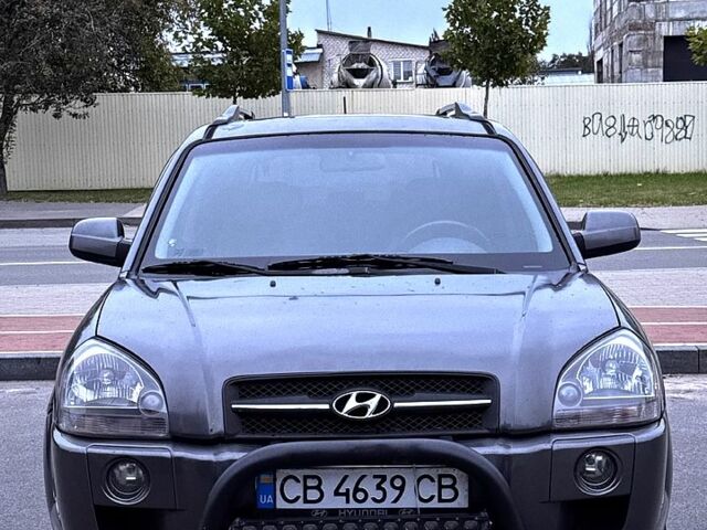 Сірий Хендай Туксон, об'ємом двигуна 2 л та пробігом 240 тис. км за 7850 $, фото 1 на Automoto.ua
