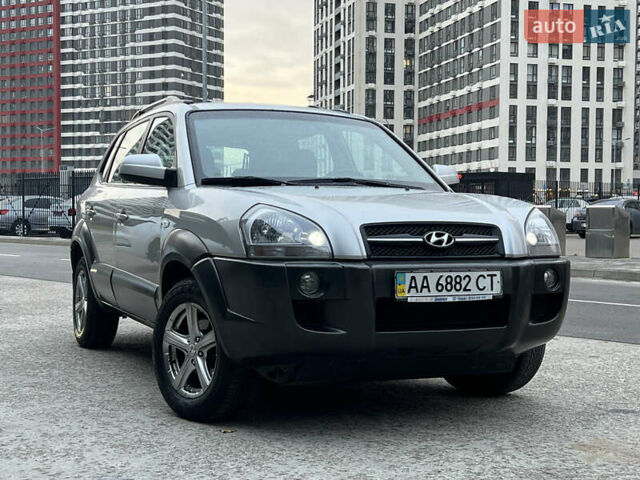 Хендай Туксон 2008 в Киеве на Automoto.ua Серый Хендай Туксон, объемом двигателя 2 л и пробегом 187 тыс. км за 7250 $, фото 2 на Automoto.ua
