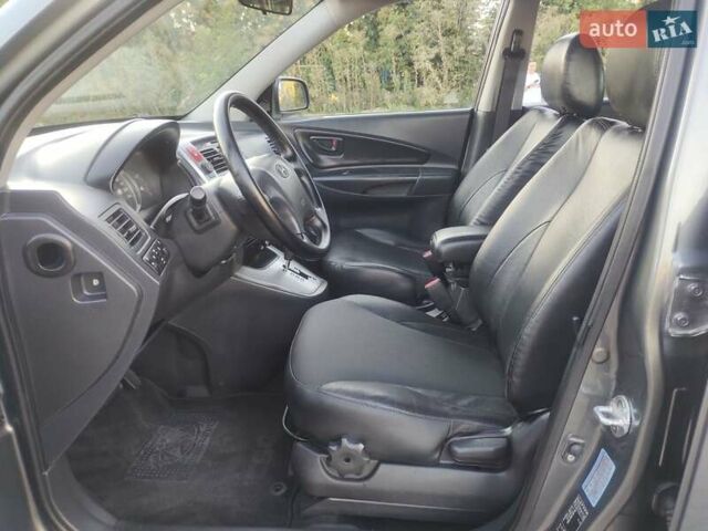 Сірий Хендай Туксон, об'ємом двигуна 2 л та пробігом 234 тис. км за 8750 $, фото 32 на Automoto.ua