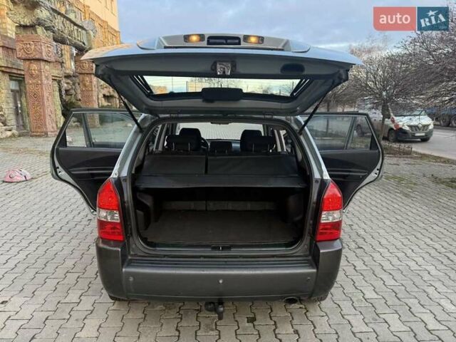 Серый Хендай Туксон, объемом двигателя 2 л и пробегом 217 тыс. км за 8200 $, фото 19 на Automoto.ua