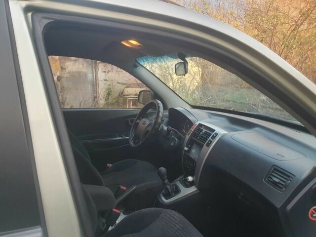 Хендай Туксон 2008 у Тернополі на Automoto.ua Сірий Хендай Туксон, об'ємом двигуна 2 л та пробігом 186 тис. км за 6600 $, фото 18 на Automoto.ua