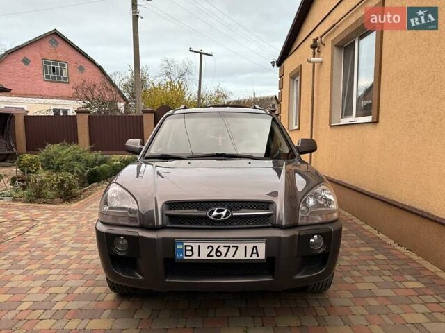 Хендай Туксон 2008 в Миргороде на Automoto.ua Серый Хендай Туксон, объемом двигателя 1.98 л и пробегом 177 тыс. км за 7950 $, фото 2 на Automoto.ua