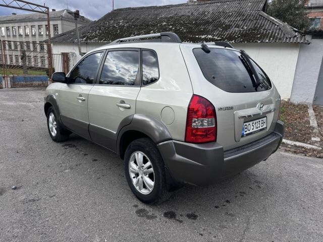 Хендай Туксон 2008 в Жмеренке на Automoto.ua Серый Хендай Туксон, объемом двигателя 2 л и пробегом 228 тыс. км за 6900 $, фото 9 на Automoto.ua