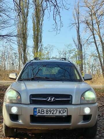 Сірий Хендай Туксон, об'ємом двигуна 1.99 л та пробігом 272 тис. км за 8500 $, фото 1 на Automoto.ua