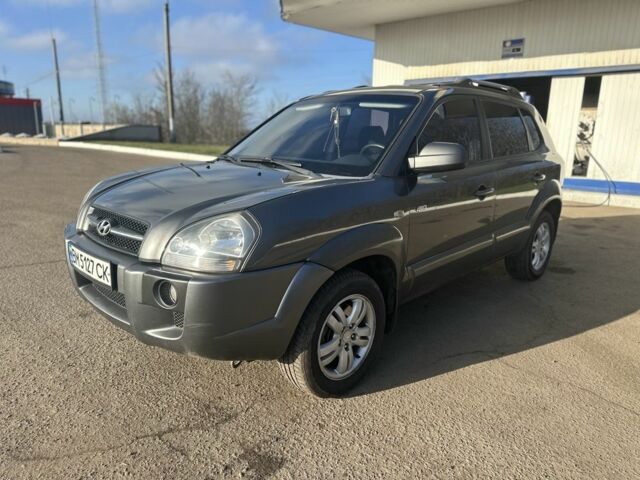 Серый Хендай Туксон, объемом двигателя 0 л и пробегом 170 тыс. км за 8500 $, фото 2 на Automoto.ua