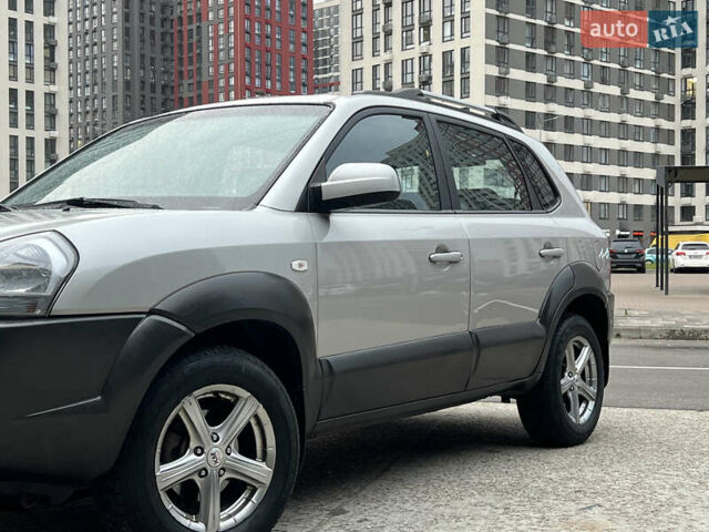 Хендай Туксон 2008 в Киеве на Automoto.ua Серый Хендай Туксон, объемом двигателя 2 л и пробегом 187 тыс. км за 7250 $, фото 7 на Automoto.ua