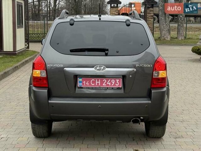 Сірий Хендай Туксон, об'ємом двигуна 2 л та пробігом 187 тис. км за 7700 $, фото 19 на Automoto.ua