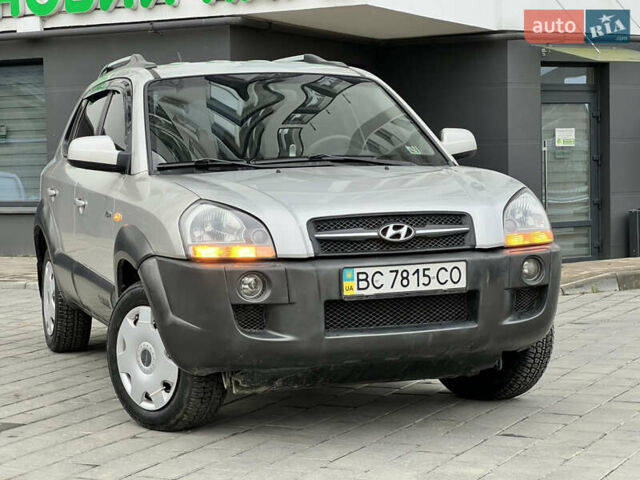 Серый Хендай Туксон, объемом двигателя 2 л и пробегом 176 тыс. км за 8300 $, фото 8 на Automoto.ua