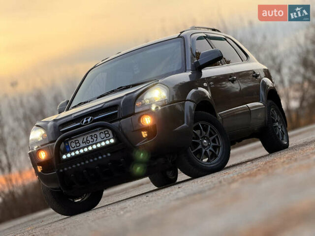 Хендай Туксон 2008 у Мене на Automoto.ua Сірий Хендай Туксон, об'ємом двигуна 1.98 л та пробігом 242 тис. км за 7600 $, фото 3 на Automoto.ua