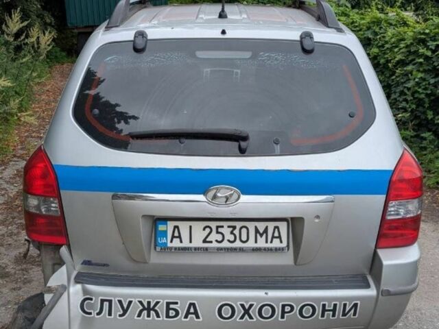 Серый Хендай Туксон, объемом двигателя 2 л и пробегом 220 тыс. км за 2000 $, фото 5 на Automoto.ua