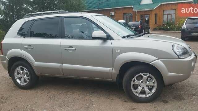 Хендай Туксон 2008 в Бердичеве на Automoto.ua Серый Хендай Туксон, объемом двигателя 1.98 л и пробегом 201 тыс. км за 8299 $, фото 20 на Automoto.ua