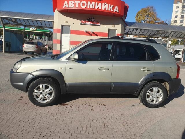 Хендай Туксон 2008 у Тернополі на Automoto.ua Сірий Хендай Туксон, об'ємом двигуна 2 л та пробігом 186 тис. км за 6600 $, фото 2 на Automoto.ua