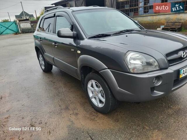 Серый Хендай Туксон, объемом двигателя 1.99 л и пробегом 302 тыс. км за 9300 $, фото 10 на Automoto.ua