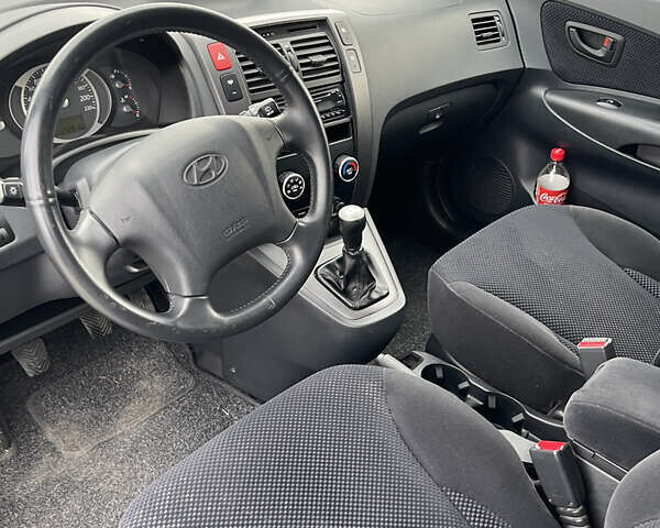 Сірий Хендай Туксон, об'ємом двигуна 2 л та пробігом 172 тис. км за 8550 $, фото 12 на Automoto.ua