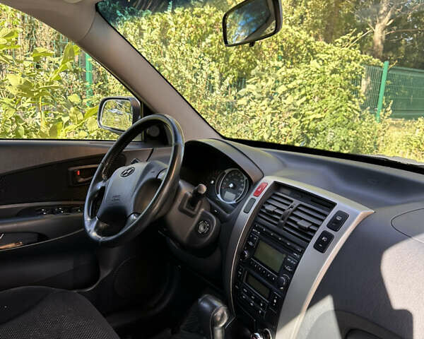 Серый Хендай Туксон, объемом двигателя 1.99 л и пробегом 194 тыс. км за 9500 $, фото 7 на Automoto.ua