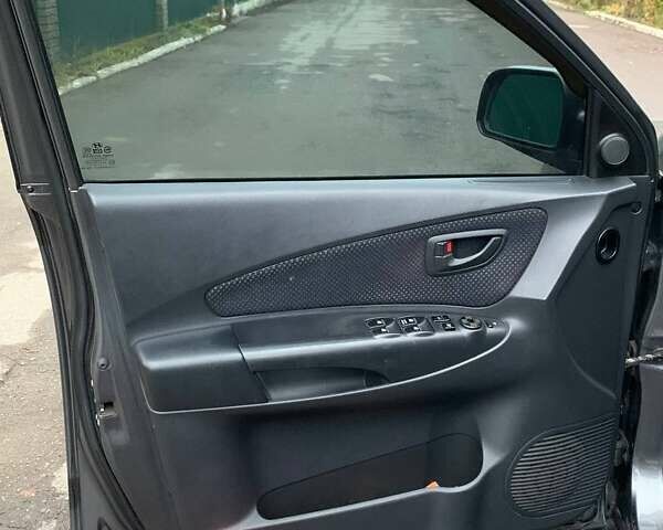 Сірий Хендай Туксон, об'ємом двигуна 1.98 л та пробігом 170 тис. км за 8800 $, фото 7 на Automoto.ua