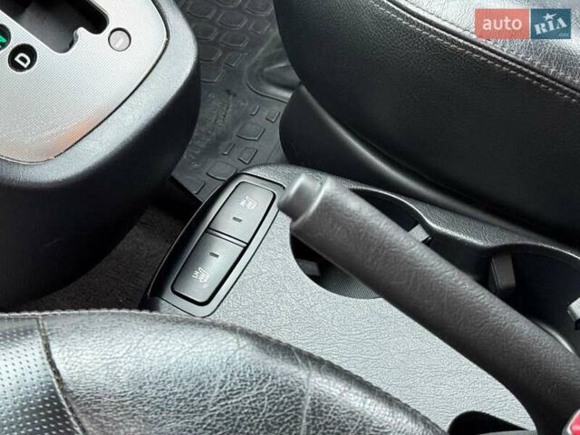 Серый Хендай Туксон, объемом двигателя 2.7 л и пробегом 210 тыс. км за 9290 $, фото 12 на Automoto.ua