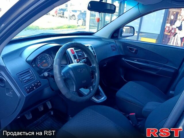 Сірий Хендай Туксон, об'ємом двигуна 2 л та пробігом 216 тис. км за 8200 $, фото 7 на Automoto.ua