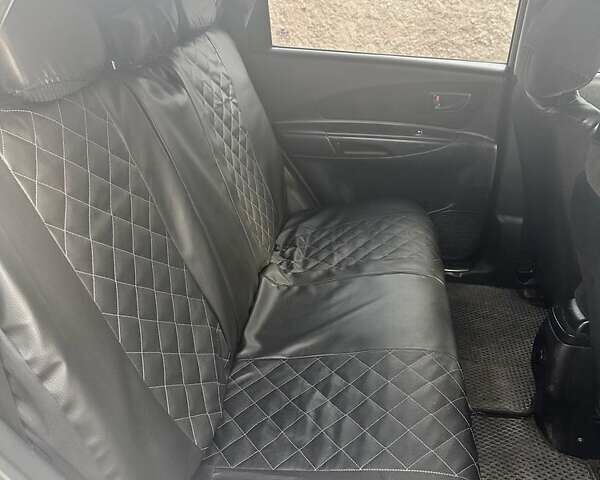 Серый Хендай Туксон, объемом двигателя 2 л и пробегом 205 тыс. км за 6500 $, фото 5 на Automoto.ua