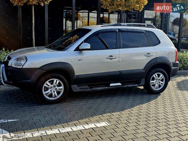 Серый Хендай Туксон, объемом двигателя 1.98 л и пробегом 199 тыс. км за 8350 $, фото 7 на Automoto.ua