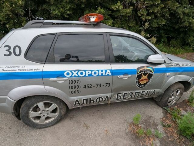 Серый Хендай Туксон, объемом двигателя 2 л и пробегом 220 тыс. км за 2000 $, фото 7 на Automoto.ua