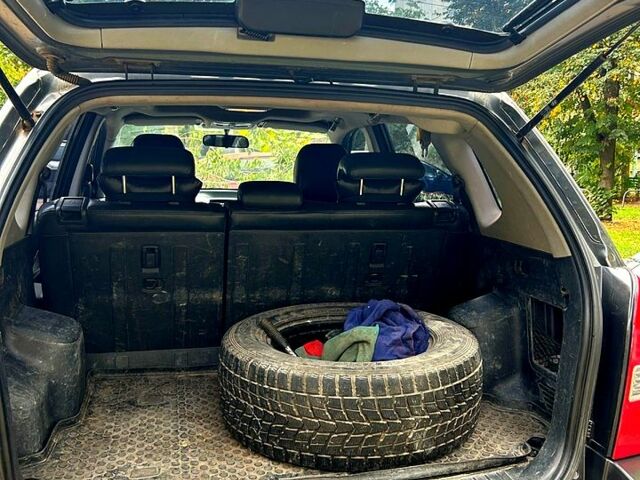 Серый Хендай Туксон, объемом двигателя 2 л и пробегом 221 тыс. км за 8500 $, фото 7 на Automoto.ua