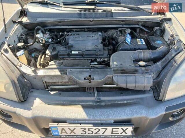 Хендай Туксон 2008 у Полтаві на Automoto.ua Сірий Хендай Туксон, об'ємом двигуна 2 л та пробігом 222 тис. км за 7200 $, фото 38 на Automoto.ua
