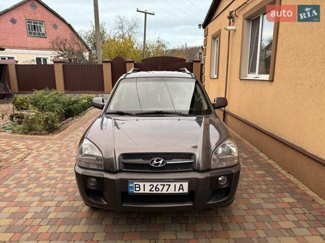 Хендай Туксон 2008 в Миргороде на Automoto.ua Серый Хендай Туксон, объемом двигателя 1.98 л и пробегом 177 тыс. км за 7950 $, фото 1 на Automoto.ua