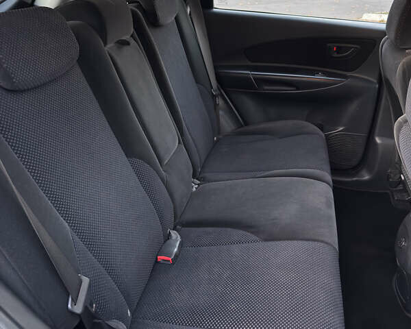 Серый Хендай Туксон, объемом двигателя 1.98 л и пробегом 246 тыс. км за 7500 $, фото 15 на Automoto.ua