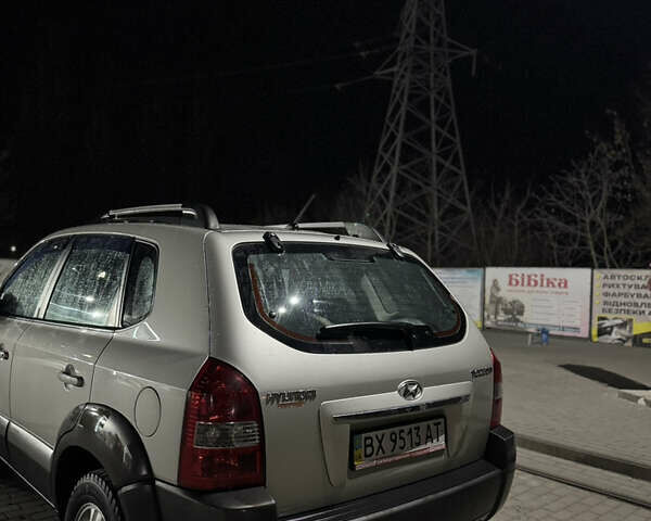 Сірий Хендай Туксон, об'ємом двигуна 1.98 л та пробігом 144 тис. км за 8700 $, фото 3 на Automoto.ua