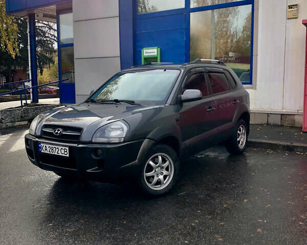 Хендай Туксон 2008 в Лубнах на Automoto.ua Серый Хендай Туксон, объемом двигателя 2.7 л и пробегом 247 тыс. км за 7200 $, фото 12 на Automoto.ua