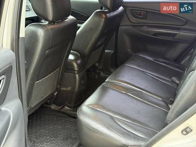 Серый Хендай Туксон, объемом двигателя 2.7 л и пробегом 210 тыс. км за 9290 $, фото 15 на Automoto.ua