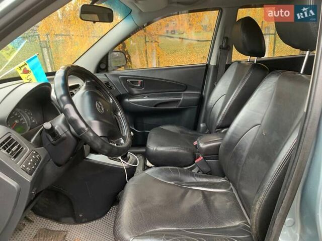 Хендай Туксон 2008 в Яготине на Automoto.ua Серый Хендай Туксон, объемом двигателя 2 л и пробегом 285 тыс. км за 8500 $, фото 7 на Automoto.ua