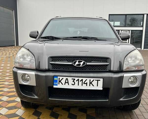Серый Хендай Туксон, объемом двигателя 1.98 л и пробегом 254 тыс. км за 6900 $, фото 10 на Automoto.ua
