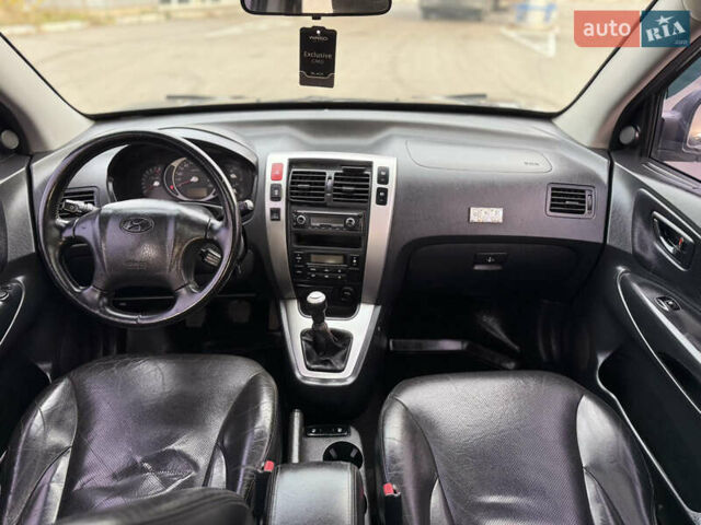 Хендай Туксон 2008 у Мене на Automoto.ua Сірий Хендай Туксон, об'ємом двигуна 1.98 л та пробігом 242 тис. км за 7600 $, фото 15 на Automoto.ua