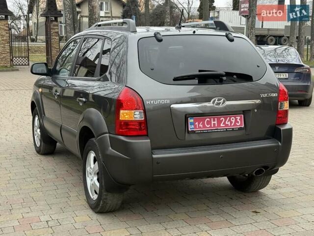 Сірий Хендай Туксон, об'ємом двигуна 2 л та пробігом 187 тис. км за 7700 $, фото 21 на Automoto.ua