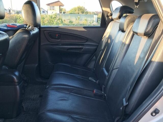 Серый Хендай Туксон, объемом двигателя 2.7 л и пробегом 244 тыс. км за 7200 $, фото 4 на Automoto.ua