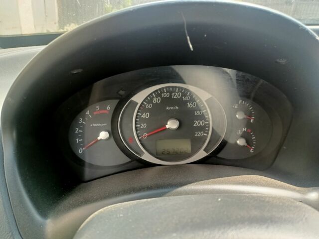 Серый Хендай Туксон, объемом двигателя 2 л и пробегом 257 тыс. км за 9000 $, фото 8 на Automoto.ua