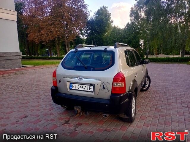 Серый Хендай Туксон, объемом двигателя 2.7 л и пробегом 280 тыс. км за 6500 $, фото 1 на Automoto.ua