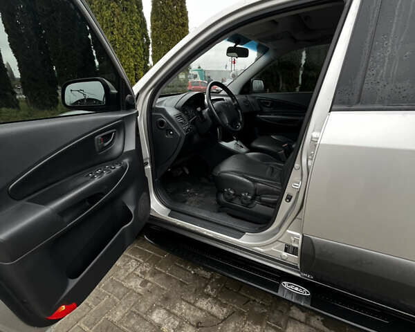 Сірий Хендай Туксон, об'ємом двигуна 1.98 л та пробігом 36 тис. км за 12800 $, фото 2 на Automoto.ua