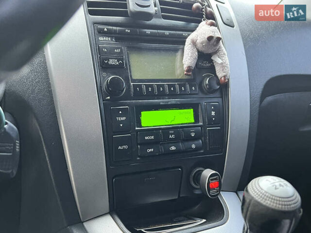 Серый Хендай Туксон, объемом двигателя 2 л и пробегом 176 тыс. км за 8300 $, фото 26 на Automoto.ua